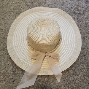 Elegant Cream Sun Hat with Bow